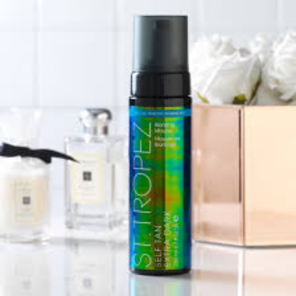 St.Tropez EXTRA DARK Tanning Mousse - Picture 4 of 12